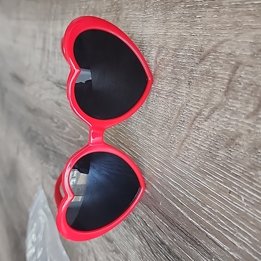 NEW! Retro Heart-Shaped Red Cat Eye Fashion Sunglasses